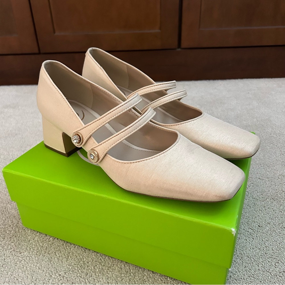 Sam Edelman Tahira Ivory Pumps